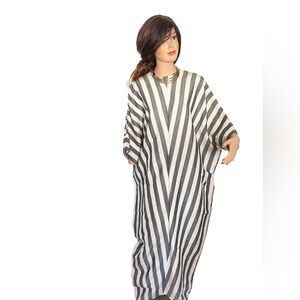 Vintage 1970s Caftan Dress in Bold Chevron Pattern. Excellent Vintage Condition